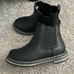 Like new size 6C toddler chelsea boots
